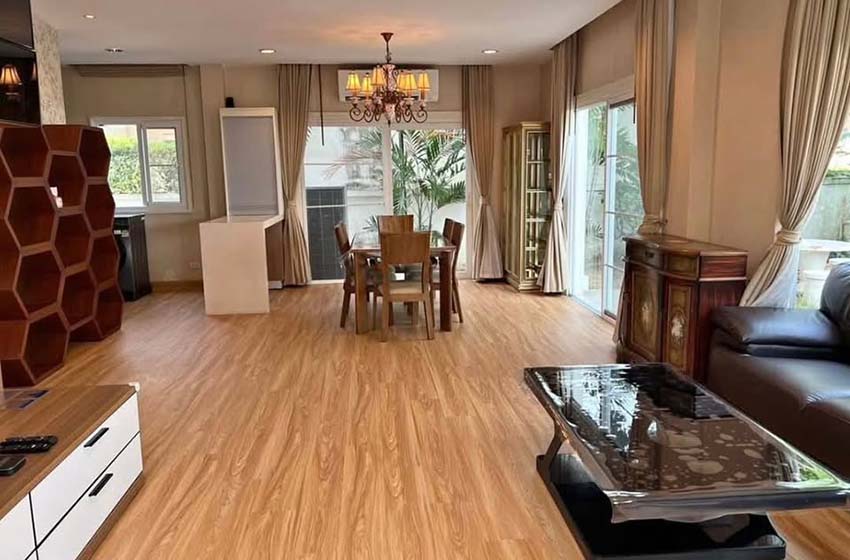 House with Shared Pool in Sukhumvit